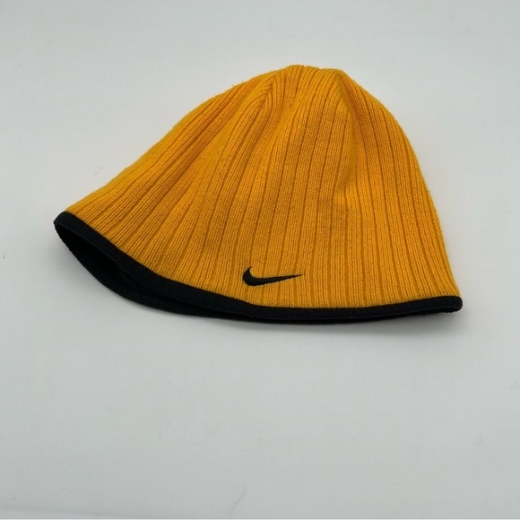 Nike Iowa Hawkeyes Reversible Winter Hat - Picture 2 of 4